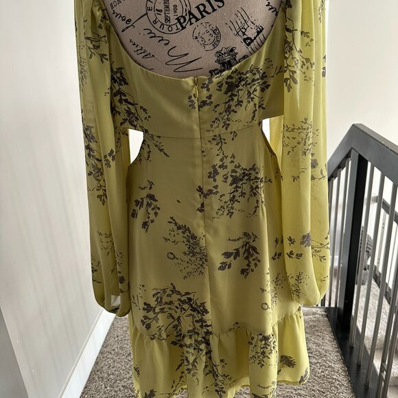 NWOT Long Sleeve Flare Mini Dress in Yellow Danty Floral - Size L - Picture 3 of 7